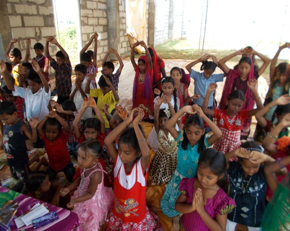 Children In India Portugal Pakistan & Romania Receiving Children’s Book Freely.